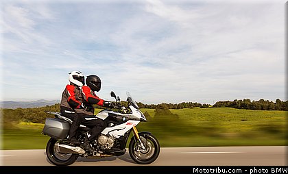 action_004_bmw_2016_s_1000_xr.jpg