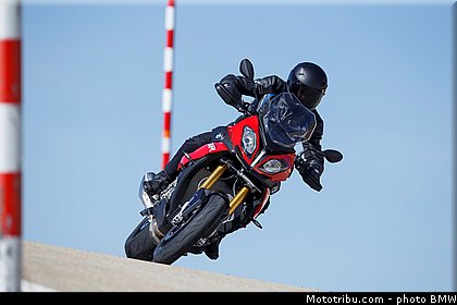 action_005_bmw_2016_s_1000_xr.jpg