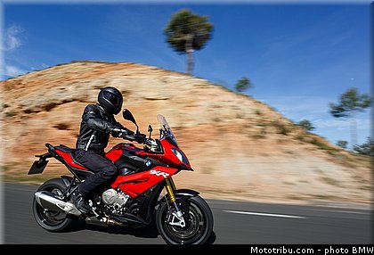 action_006_bmw_2016_s_1000_xr.jpg