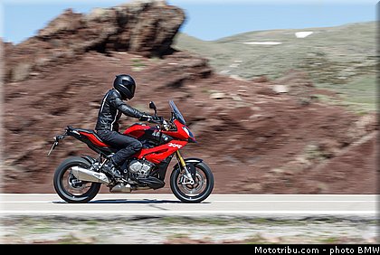 action_008_bmw_2016_s_1000_xr.jpg