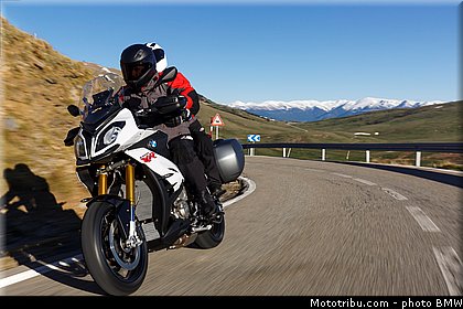 action_009_bmw_2016_s_1000_xr.jpg