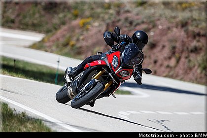action_018_bmw_2016_s_1000_xr.jpg