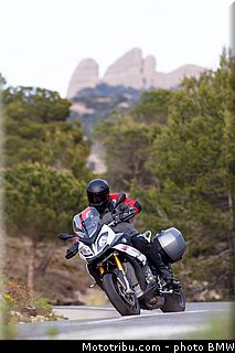 action_019_bmw_2016_s_1000_xr.jpg