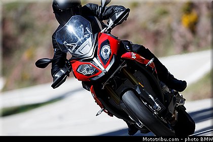 action_020_bmw_2016_s_1000_xr.jpg