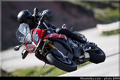 action_021_bmw_2016_s_1000_xr.jpg