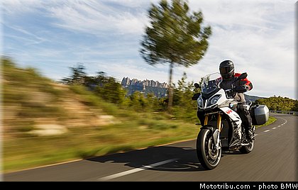 action_023_bmw_2016_s_1000_xr.jpg
