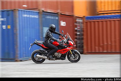 action_024_bmw_2016_s_1000_xr.jpg
