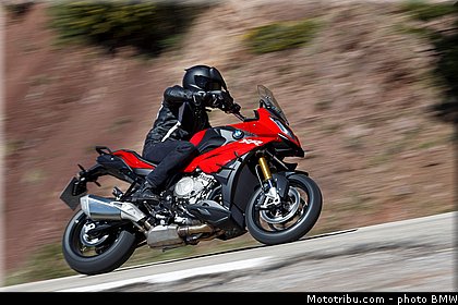 action_025_bmw_2016_s_1000_xr.jpg