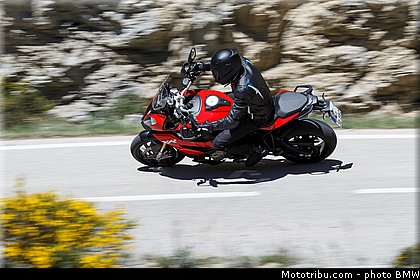 action_031_bmw_2016_s_1000_xr.jpg