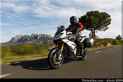action_033_bmw_2016_s_1000_xr.jpg