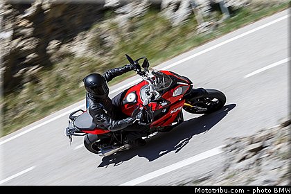 action_034_bmw_2016_s_1000_xr.jpg