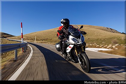 action_035_bmw_2016_s_1000_xr.jpg
