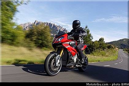 action_036_bmw_2016_s_1000_xr.jpg