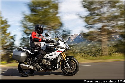action_037_bmw_2016_s_1000_xr.jpg