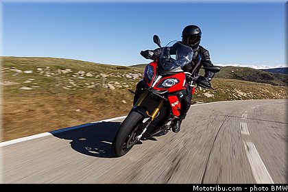 action_039_bmw_2016_s_1000_xr.jpg
