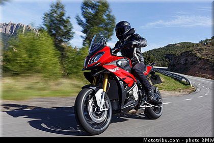 action_040_bmw_2016_s_1000_xr.jpg