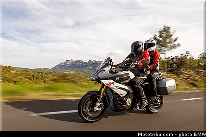 action_041_bmw_2016_s_1000_xr.jpg