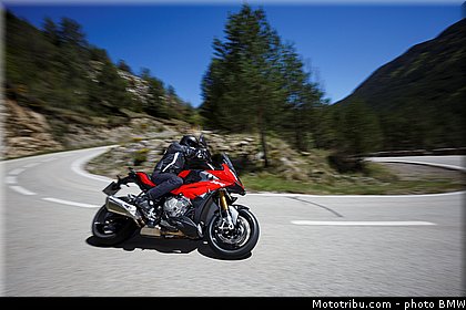 action_042_bmw_2016_s_1000_xr.jpg