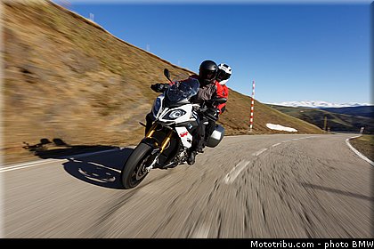 action_043_bmw_2016_s_1000_xr.jpg