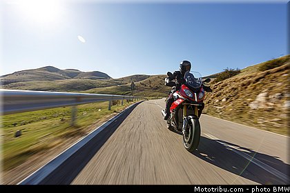 action_044_bmw_2016_s_1000_xr.jpg