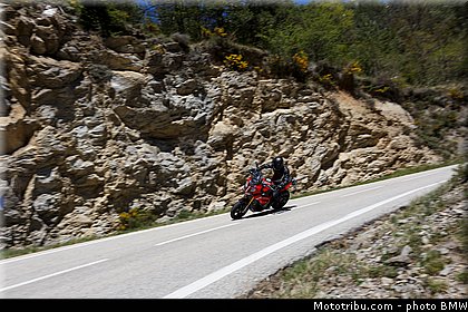 action_046_bmw_2016_s_1000_xr.jpg