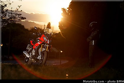 statique_exterieur_01_bmw_2016_s_1000_xr.jpg