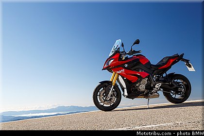 statique_exterieur_02_bmw_2016_s_1000_xr.jpg
