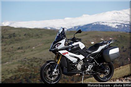 statique_exterieur_03_bmw_2016_s_1000_xr.jpg