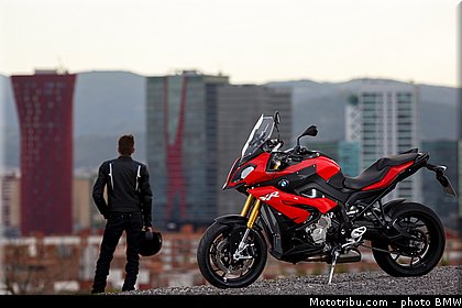 statique_exterieur_07_bmw_2016_s_1000_xr.jpg