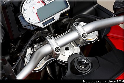 statique_exterieur_43_bmw_2016_s_1000_xr.jpg
