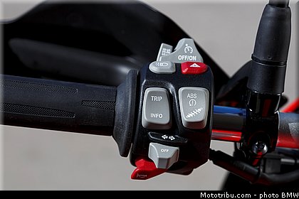 statique_exterieur_48_bmw_2016_s_1000_xr.jpg