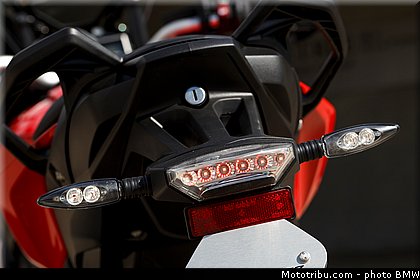 statique_exterieur_51_bmw_2016_s_1000_xr.jpg