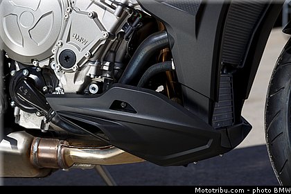 statique_exterieur_56_bmw_2016_s_1000_xr.jpg