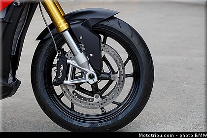 statique_exterieur_69_bmw_2016_s_1000_xr.jpg