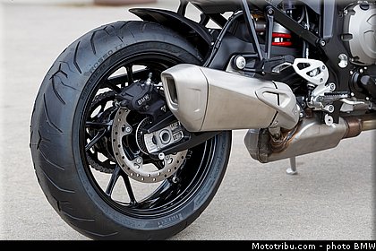 statique_exterieur_70_bmw_2016_s_1000_xr.jpg