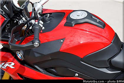 statique_exterieur_72_bmw_2016_s_1000_xr.jpg