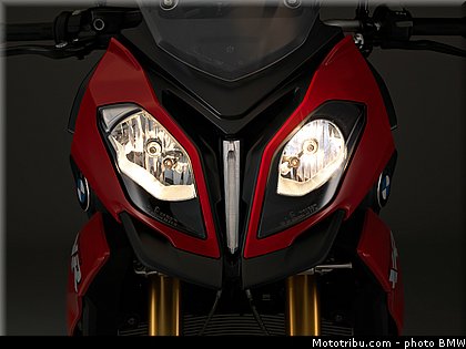 statique_studio_034_bmw_2016_s_1000_xr.jpg