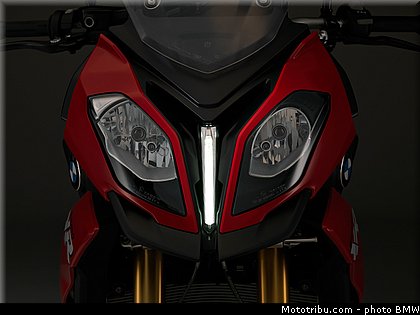 statique_studio_043_bmw_2016_s_1000_xr.jpg