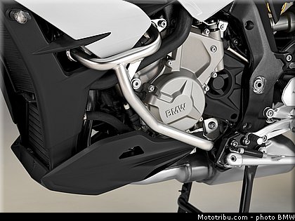 statique_studio_055_bmw_2016_s_1000_xr.jpg
