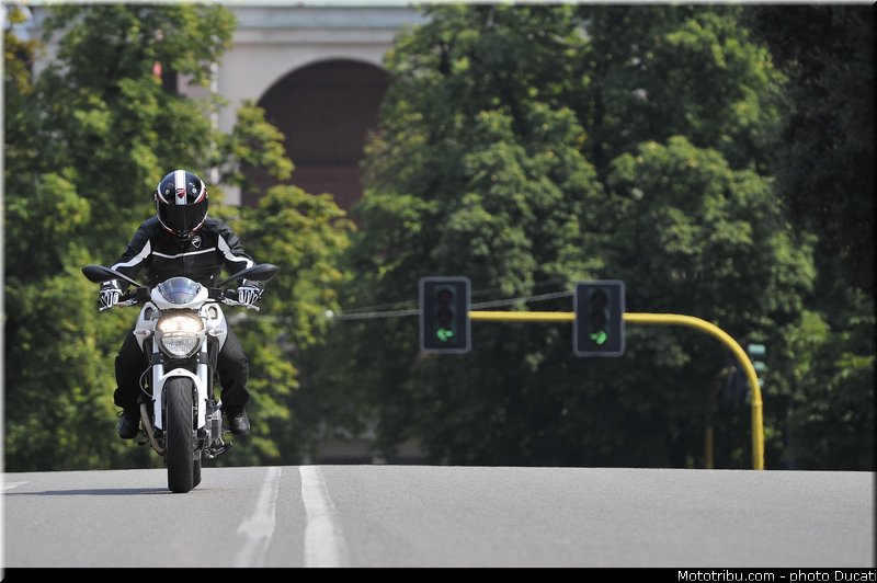 ducati_1200_monster_2014_010