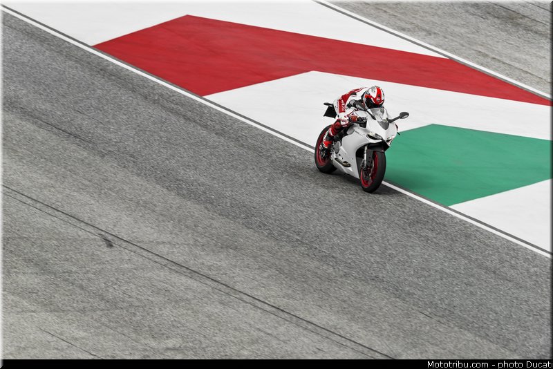 ducati_2014_superbike_899_panigale_0001