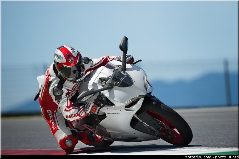ducati_2014_superbike_899_panigale_0002