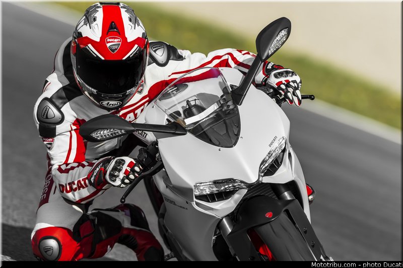ducati_2014_superbike_899_panigale_0005