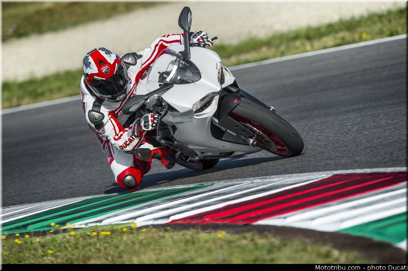 ducati_2014_superbike_899_panigale_0007