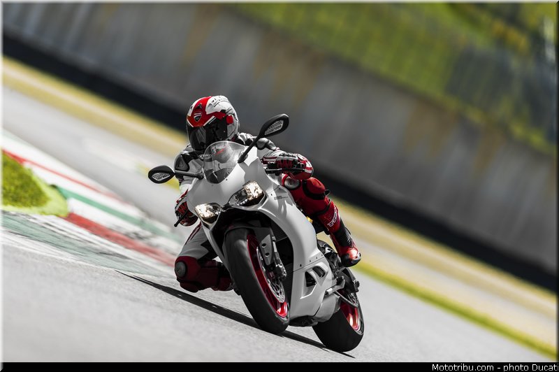 ducati_2014_superbike_899_panigale_0009