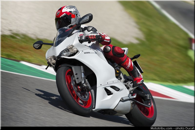 ducati_2014_superbike_899_panigale_0010