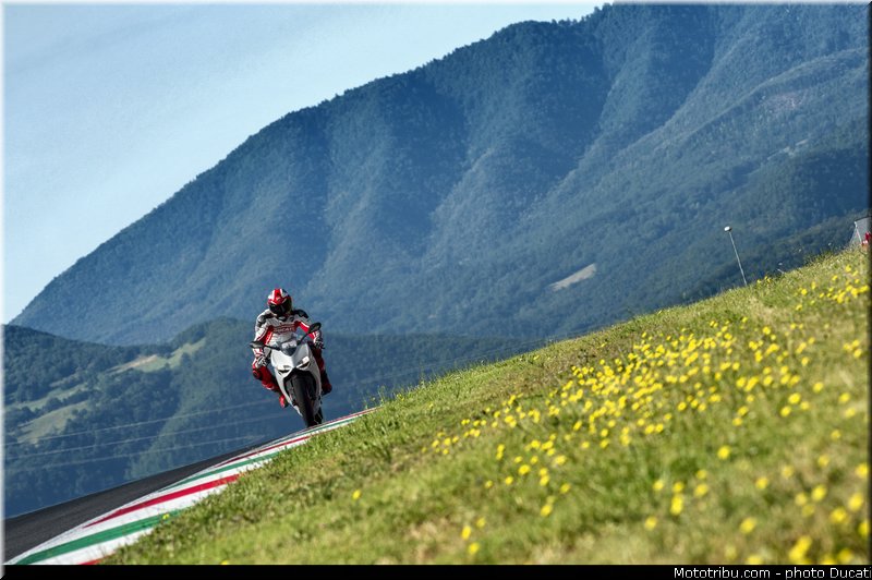 ducati_2014_superbike_899_panigale_0015