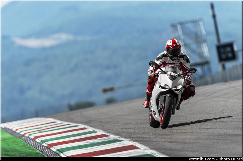 ducati_2014_superbike_899_panigale_0016