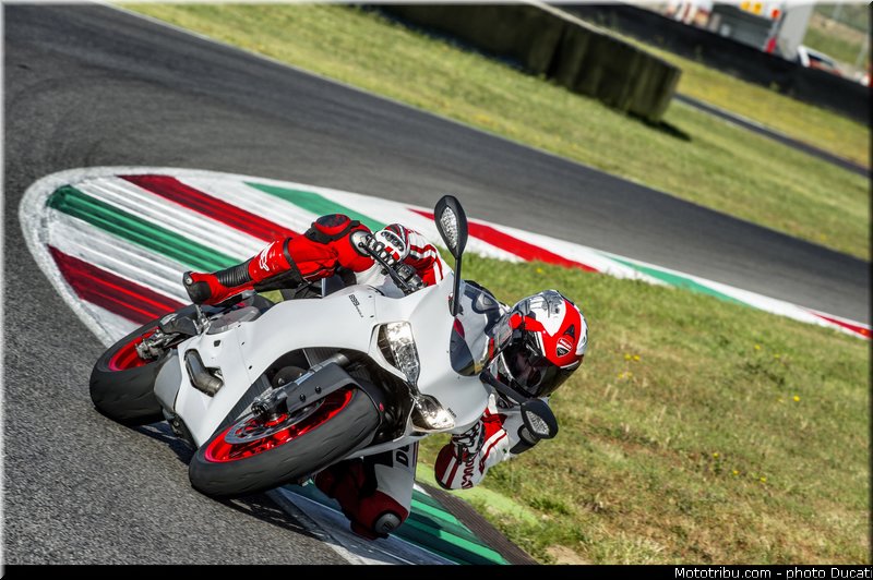 ducati_2014_superbike_899_panigale_0021