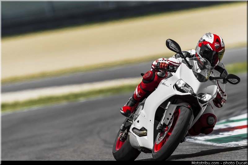 ducati_2014_superbike_899_panigale_0022
